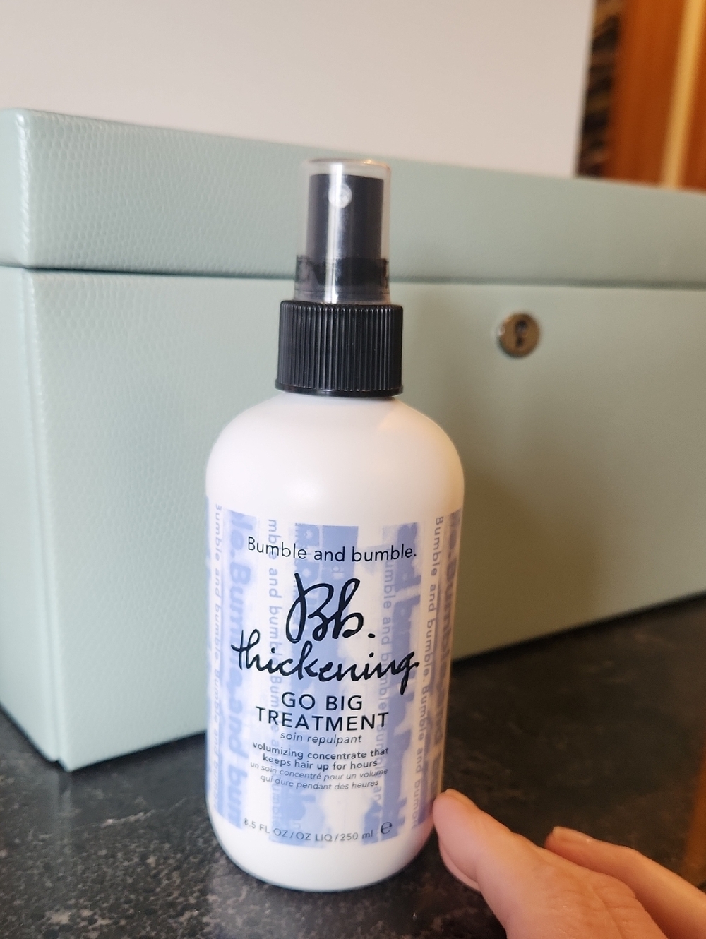 Bumble and bumble Thickening Go Big Treatment - White and Light Blue Label